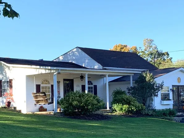 90 Fairview St, Union, WV 24983