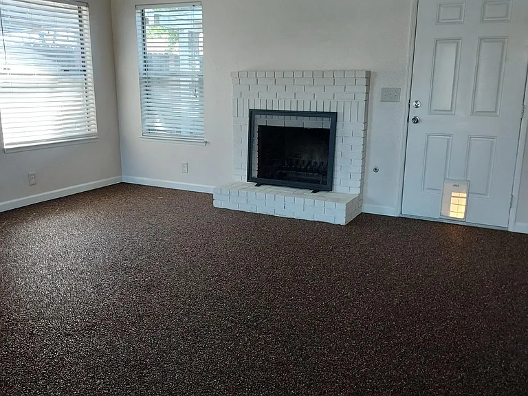 1001 Fairview Pl #HOUSE — Photo 4