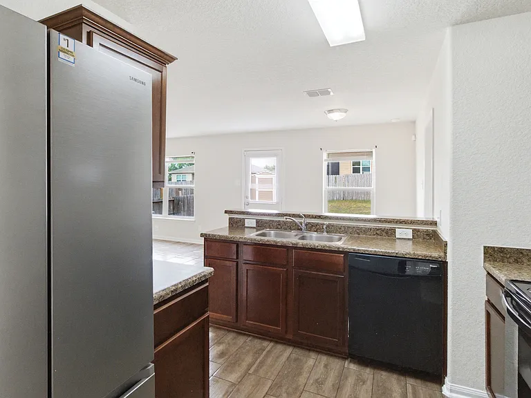6230 Lake Victoria St — Photo 13