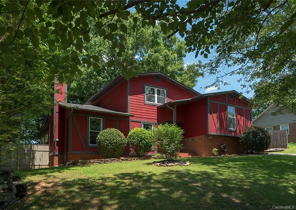 1st image of 2407 Cliffside Dr #34