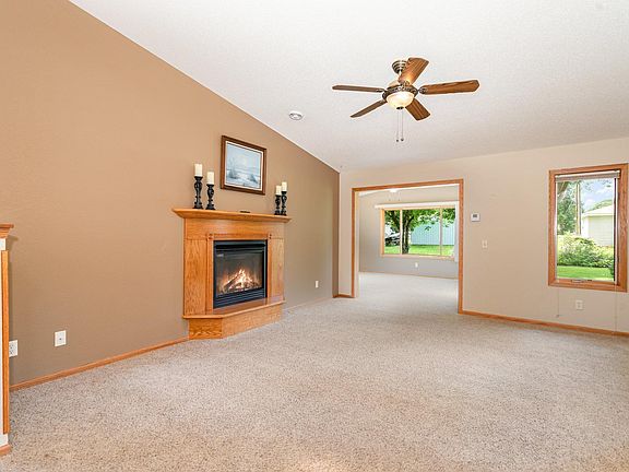 4th image of 220 6th St NE