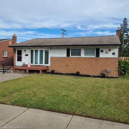 31612 Ann Arbor Trl, Westland, MI 48185