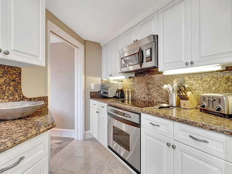 300 SE 5th Ave #6160 — Photo 9