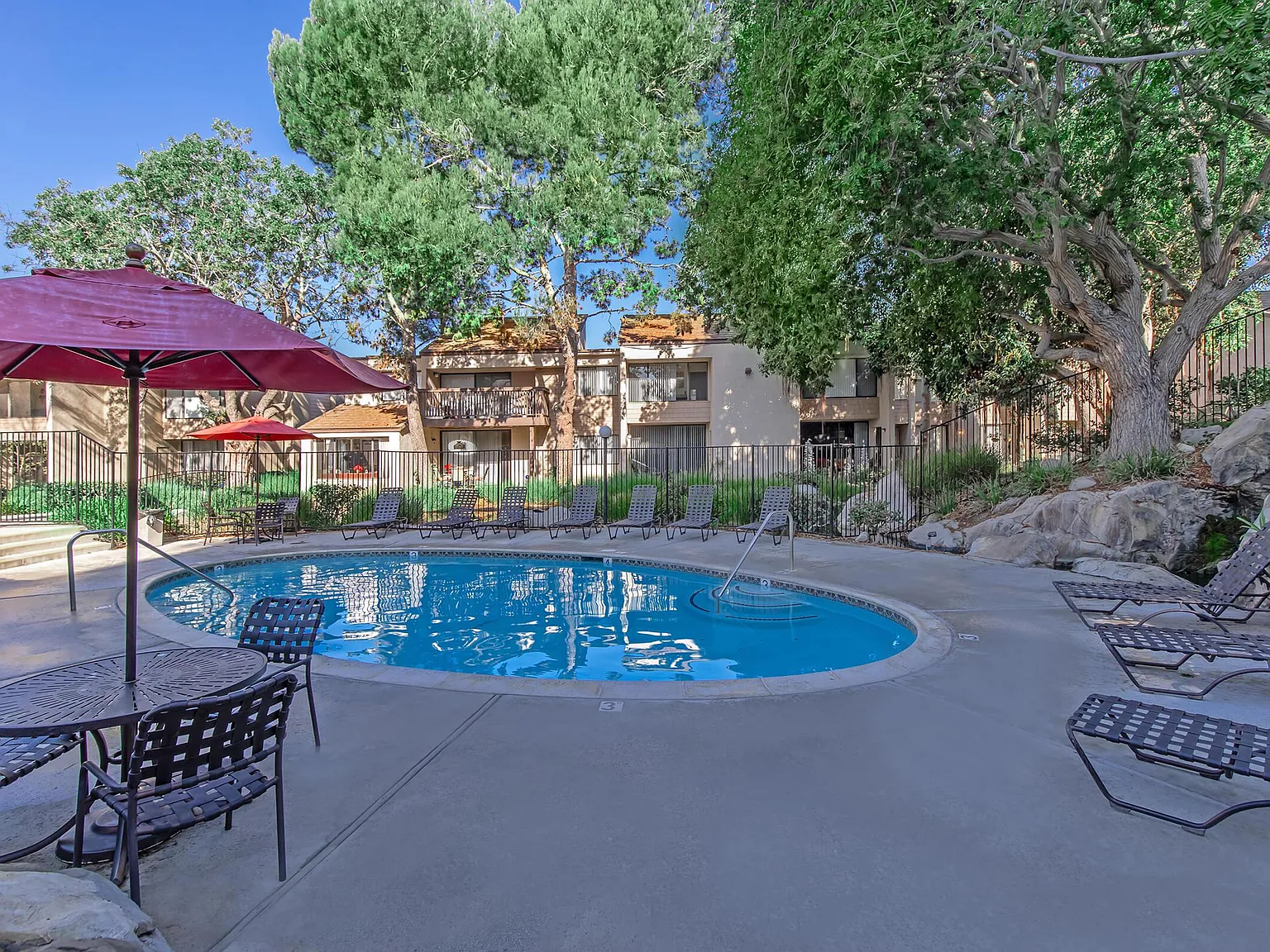 Huntington Lakes Apartments — Photo 3
