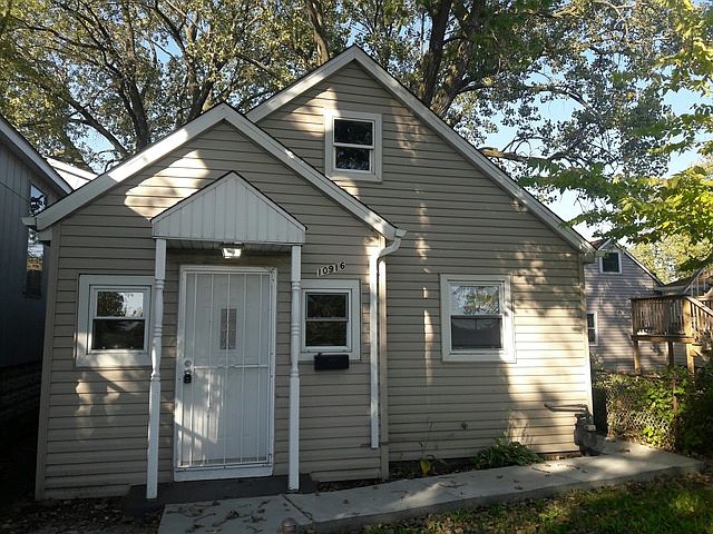 1st image of 10916 S Hoxie Ave