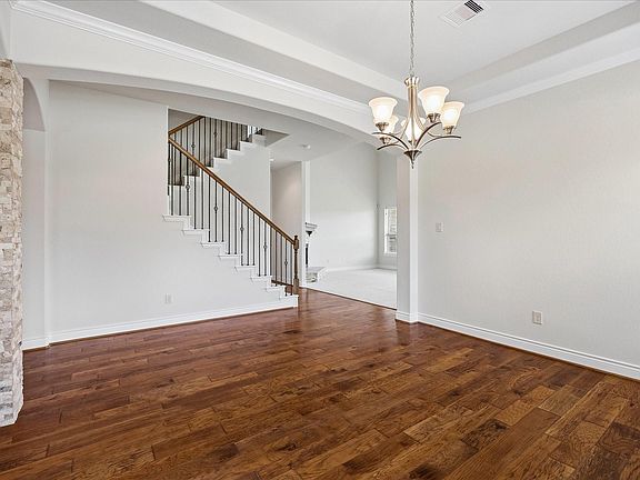 5th image of 315 Westwood Dr