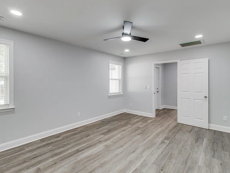 2327 Willow St — Photo 16