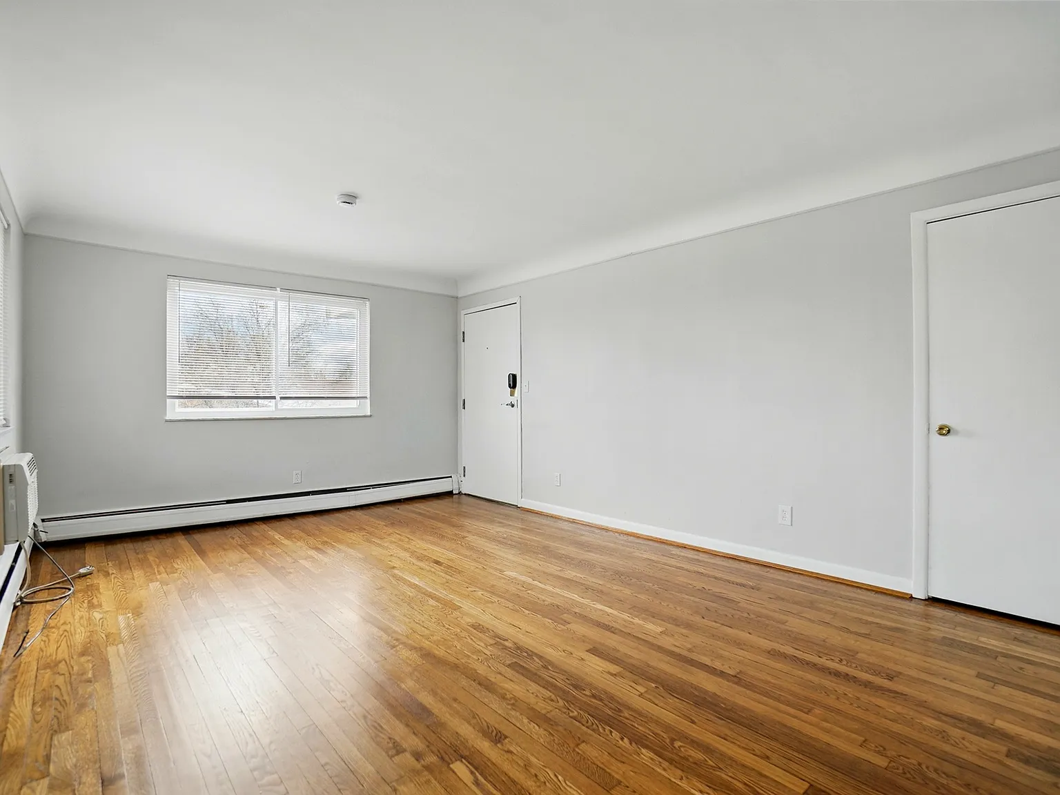 2 bed, 858 sqft, $995 — Photo 2