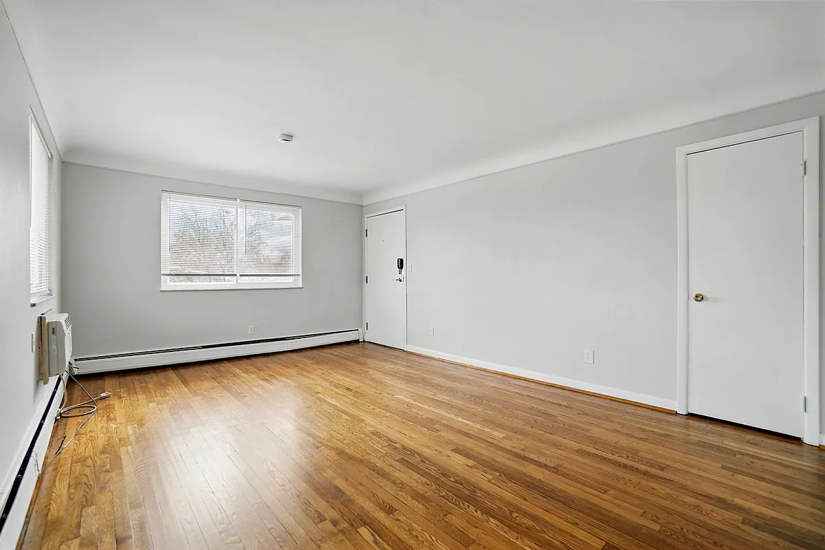 Building Photo - 7839 Newbedford Ave #4