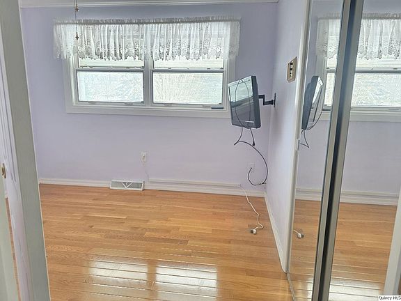 3rd image of 2432 Northridge Dr