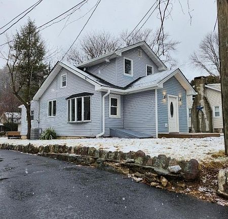 2nd image of 17 Grandview Ln