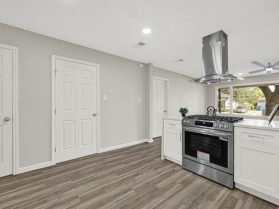 4th image of 6113 Diamond Ct