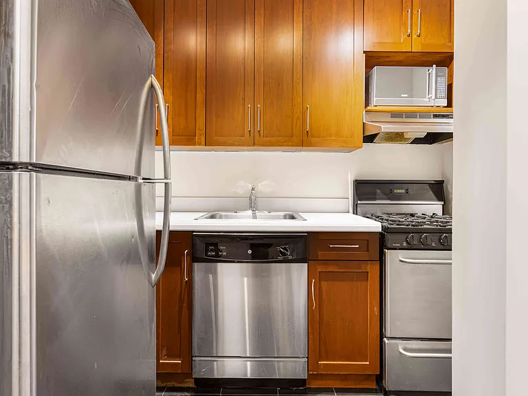 107 E 63rd St #5A — Photo 9