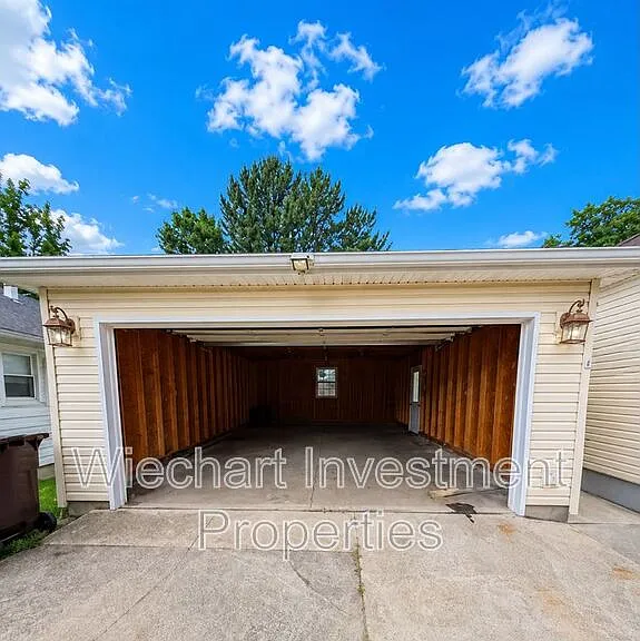 232 N Cherry St — Photo 20