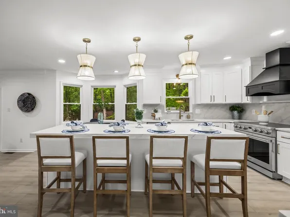 1 Dickson Dr, Medford, NJ 08055