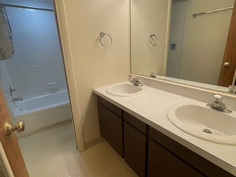 526 Linden St — Photo 30