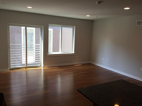 4th image of 622 N 2nd St Unit 207