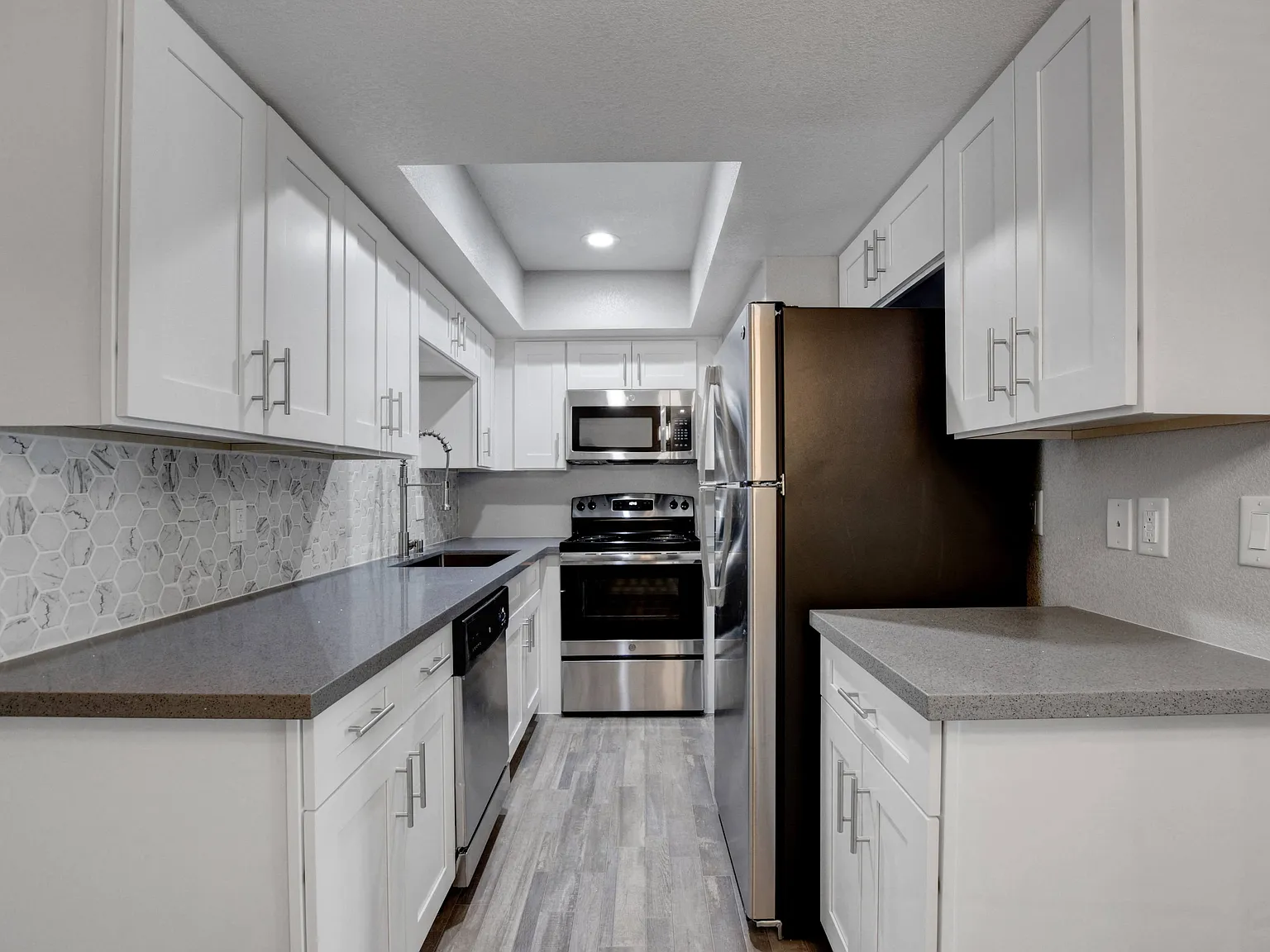 Cascade Apartments — Photo 1