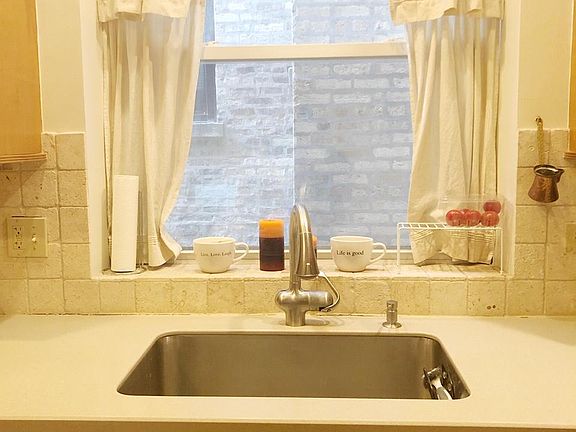 4th image of 633 W Barry Ave APT 1N