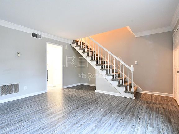 2nd image of 3216 Hikes Ln