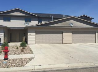 712 Mayflower Dr, Bismarck, ND 58504