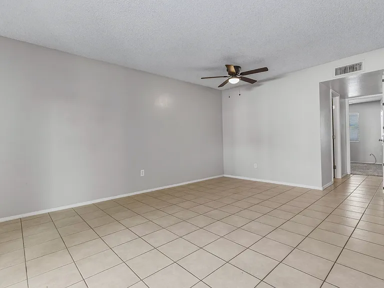 645 W Rio Salado Pkwy #C-102 — Photo 2