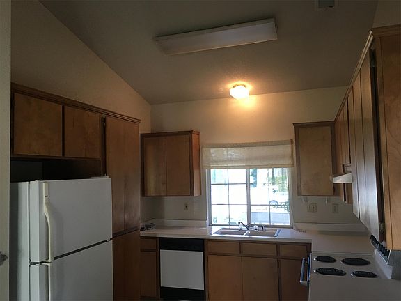 92 Lexington Drive - Kitchen