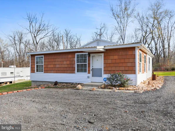424 Raging River Rd, Falling Waters, WV 25419