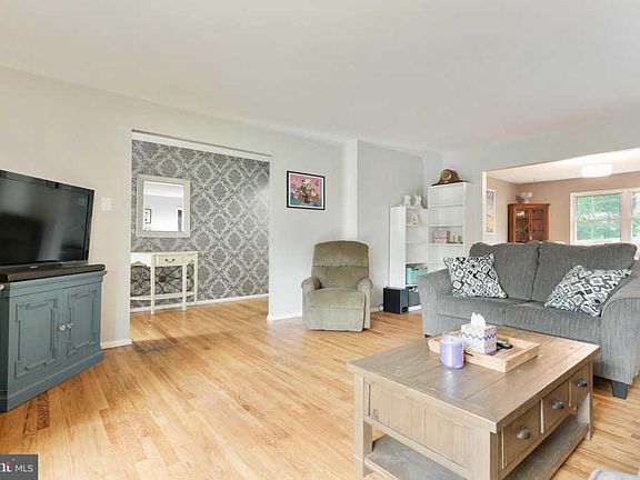 3rd image of 4814 Pennington Ct