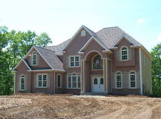 12 Charlies Cir, Newtown, CT 06482