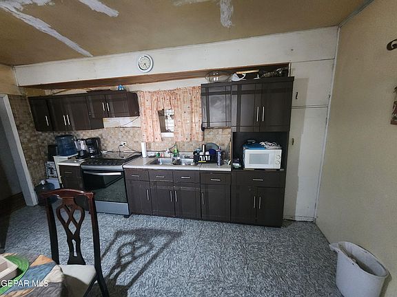 3rd image of 513 Myra St