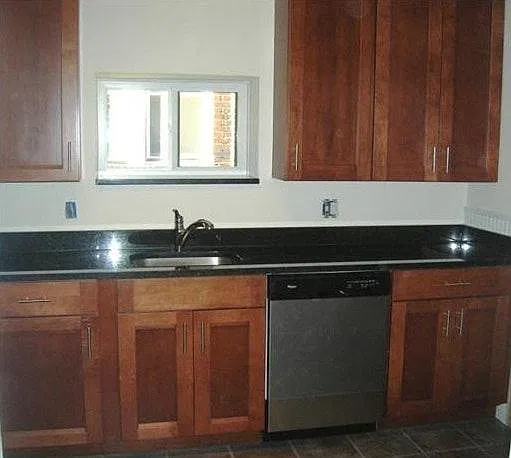 2 bed, 1250 sqft, $1,450 — Photo 2