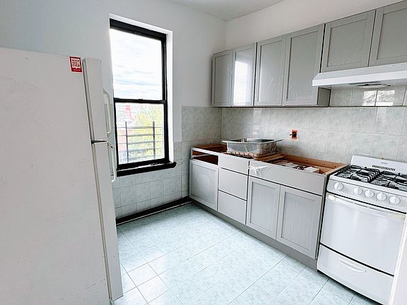 3rd image of 4227 35th Ave #3A