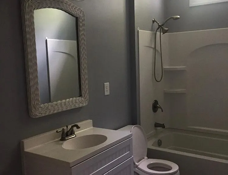 Full bathroom 1