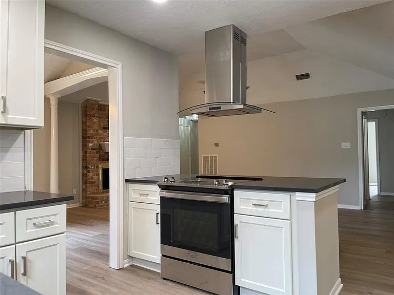 1015 Cascade Creek Dr — Photo 12