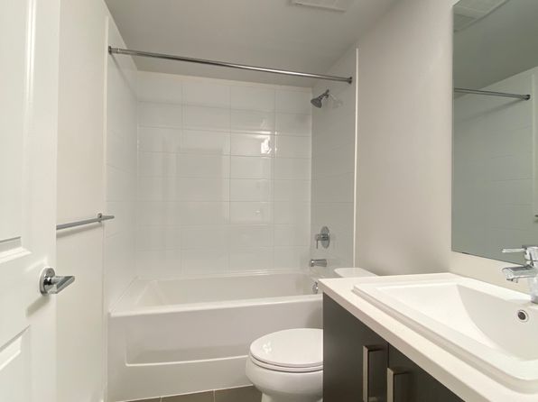 4 bedroom rental in Surrey — photo 9