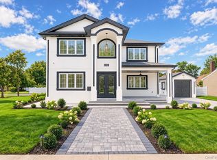 1550 Debra Pl, Valley Stream, NY 11580