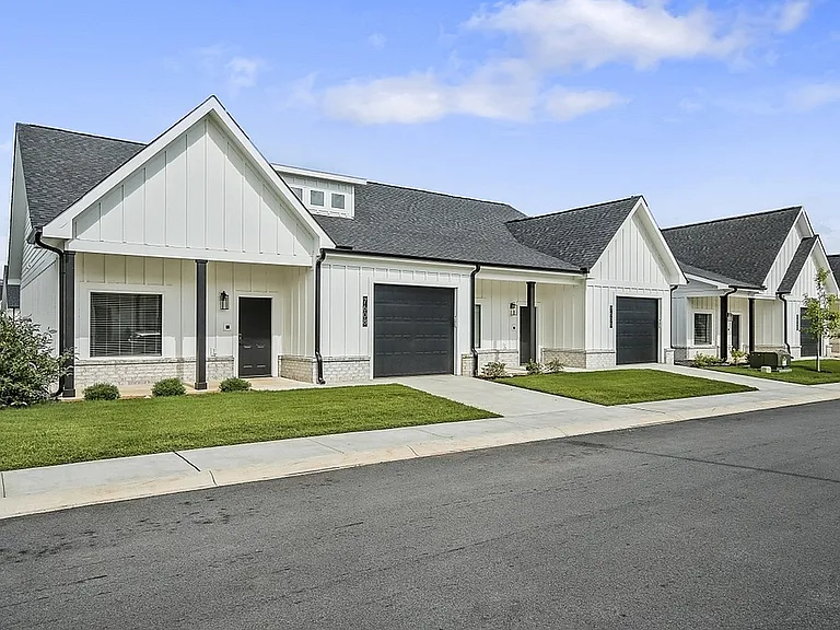 Villas at Capital Twenty — Photo 19