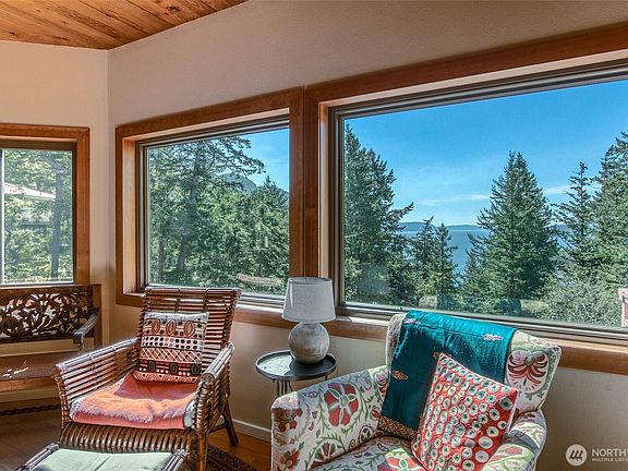 3rd image of 263 Cascade Way