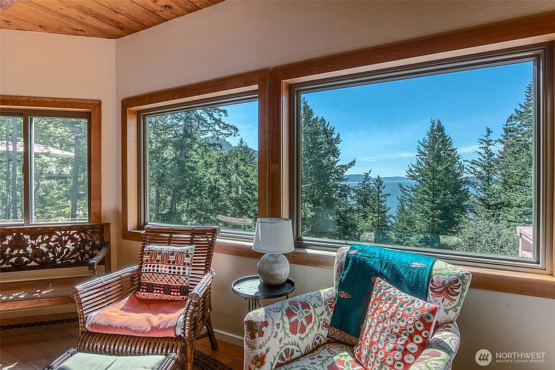 5th image of 263 Cascade Way