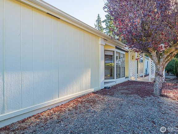 5th image of 563 NW Silver Glen Lane