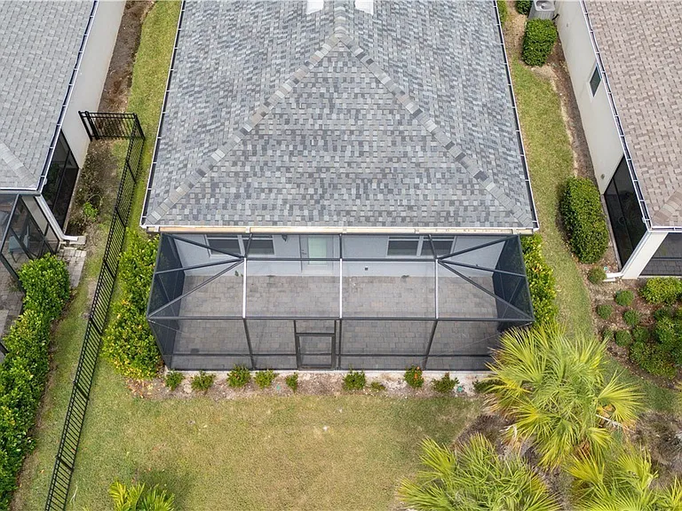 42186 Edgewater Dr — Photo 32