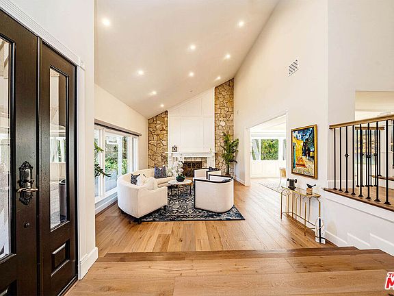 3rd image of 27 Horseshoe Ln