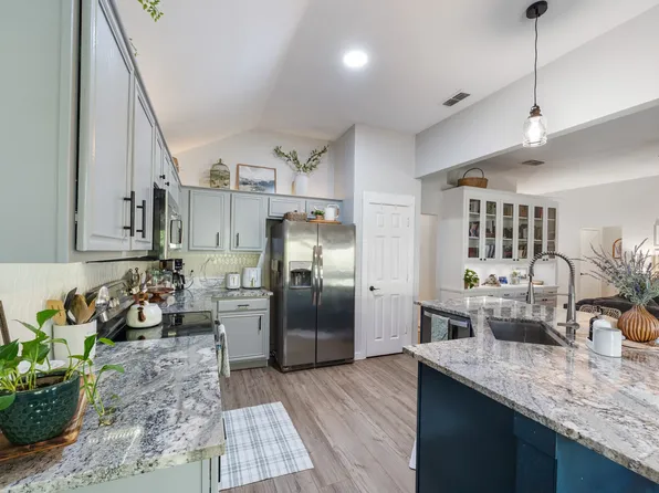 362 River Oaks Ln, Canton, TX 75103