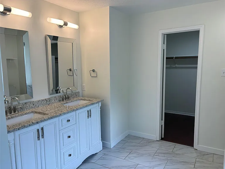 18385 Ten Oaks Ct — Photo 11