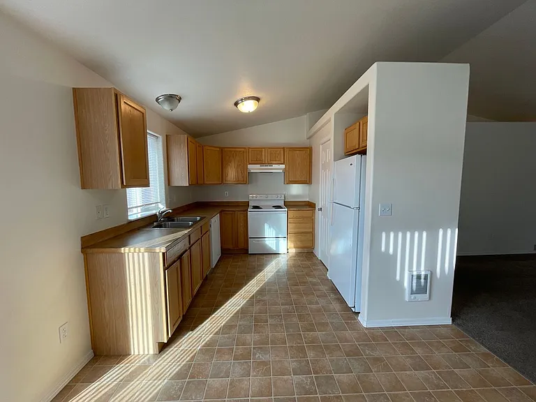 822 SE Maui Ln — Photo 8