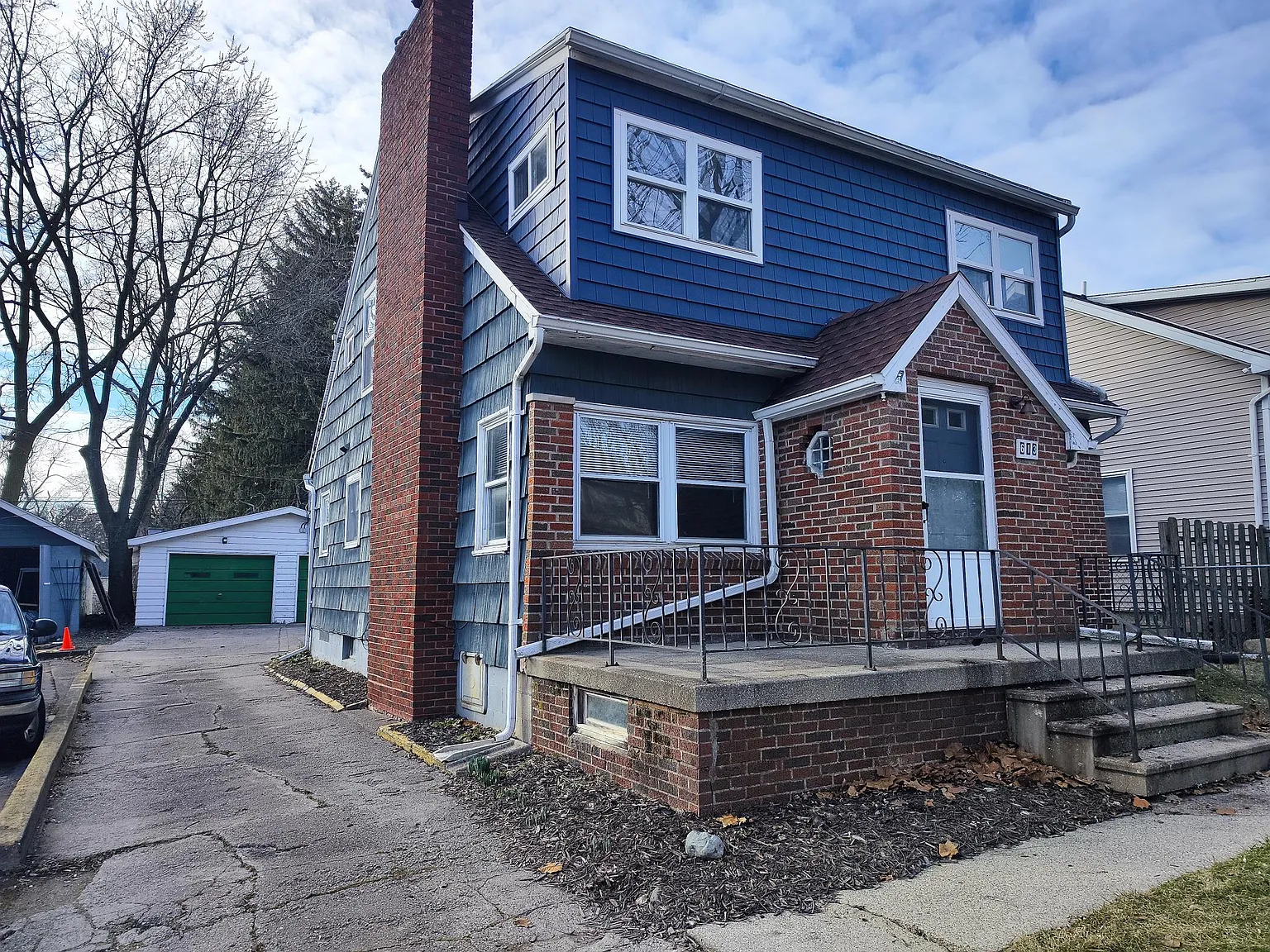 613 N Deerfield Ave — Photo 2