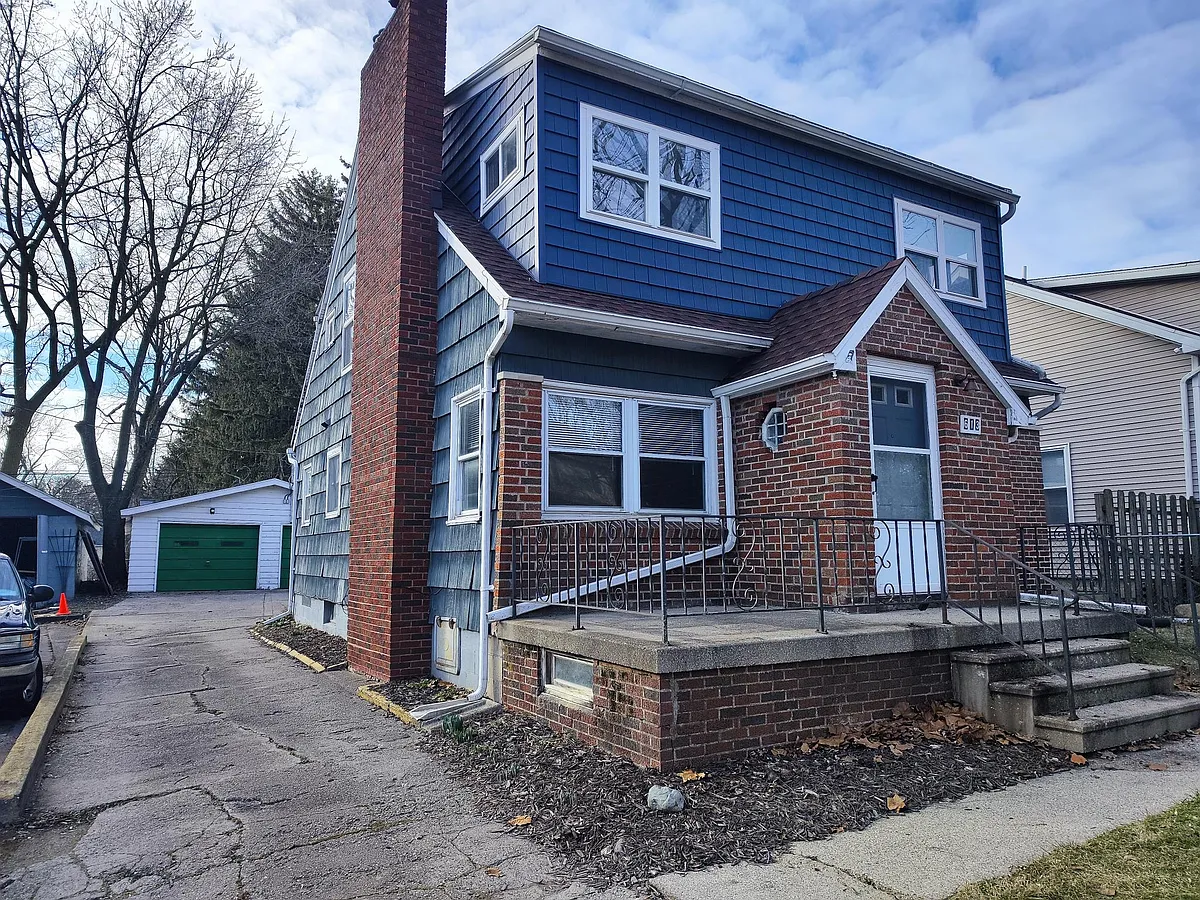 Building Photo - 613 N Deerfield Ave
