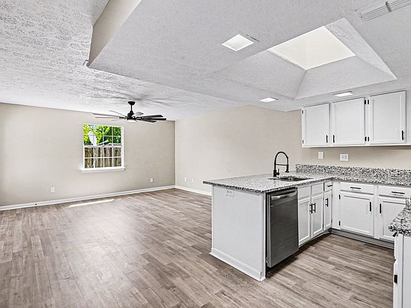 5th image of 122 Pepper Grove Dr