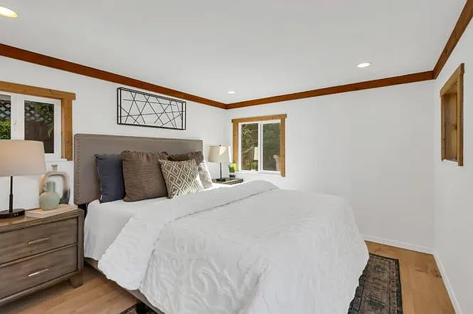 389 Lastreto Ave — Photo 20